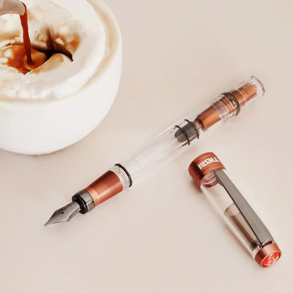 Penna Stilografica TWSBI Diamond 580 Con Pennino Stub 1.1 - Riempimento A Pistone, Corpo Trasparente, Materiale Acrilico E Acciaio