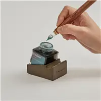 Wearingeul Ink & Pen Rest